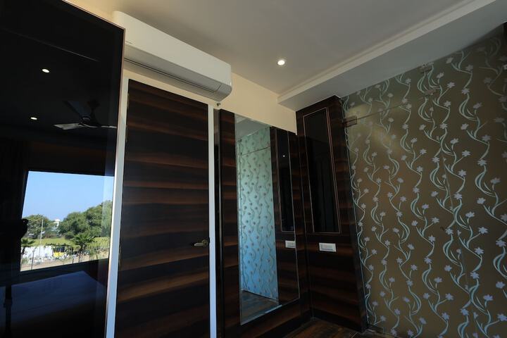 Room 51 of 75