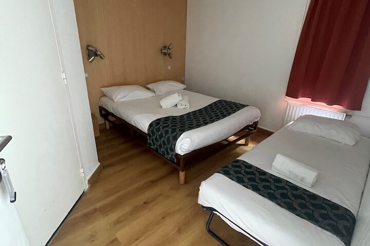 Room 6 of 18