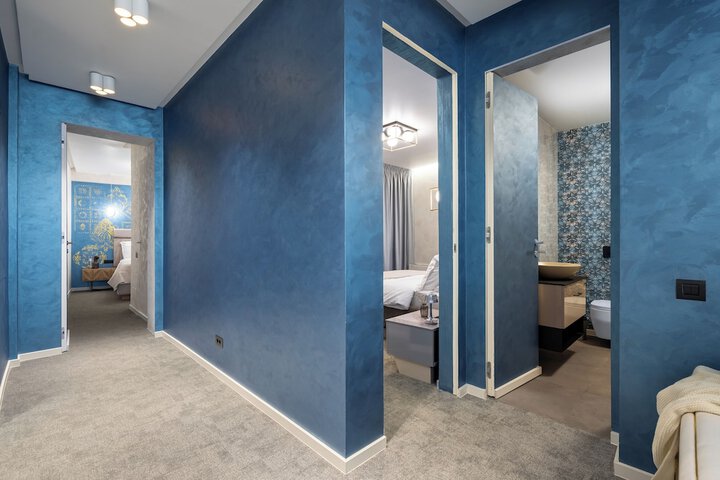Room 369 of 552
