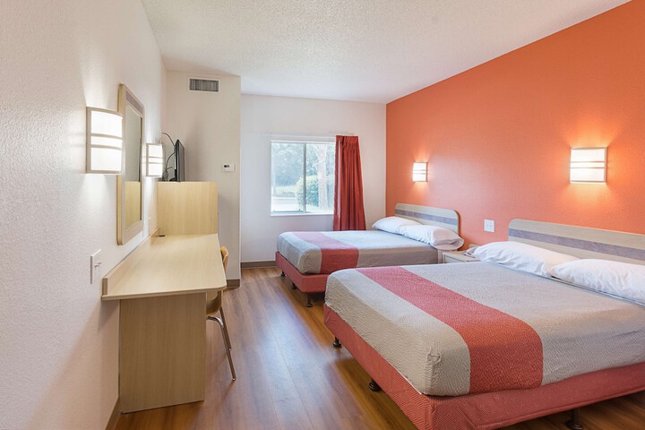 2 Double Beds (11 of 11)