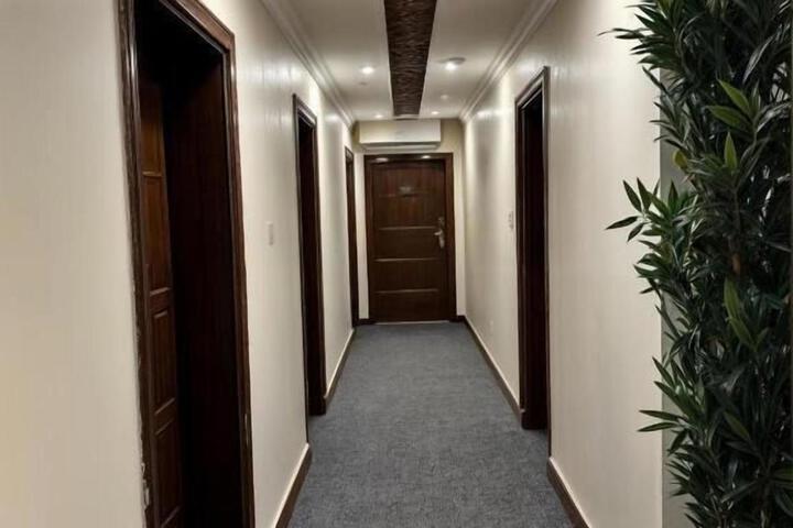 Ballroom/Hall 4 of 18