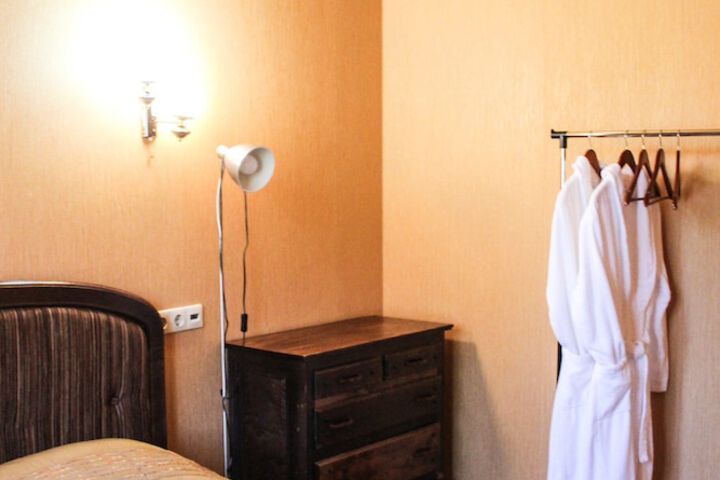 Room 6 of 46