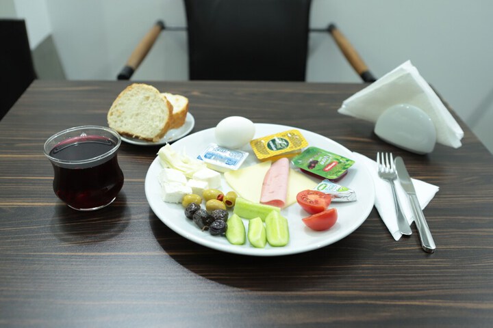 Breakfast/Coffee Service 80 of 88