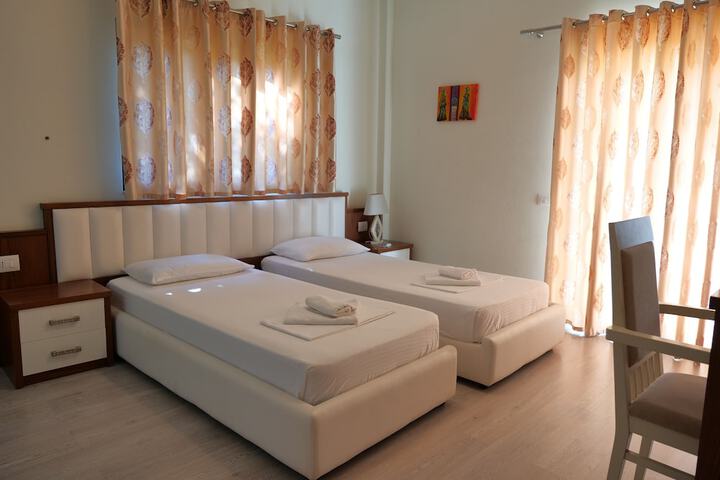 Room 4 of 48