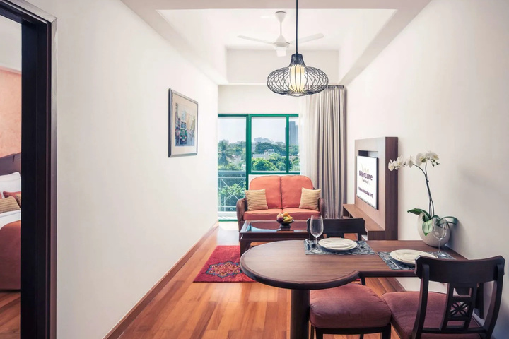 Room 4 of 43