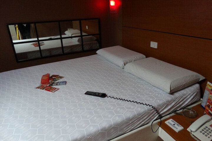 Room 4 of 48