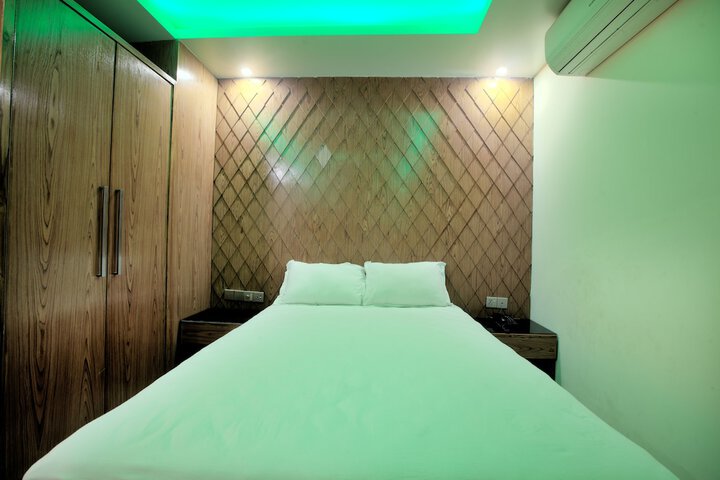 Room 10 of 21