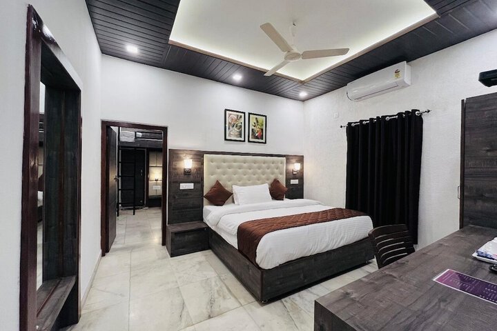 Room 10 of 22