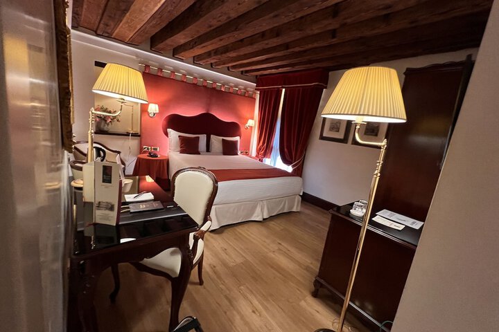 Room 103 of 290