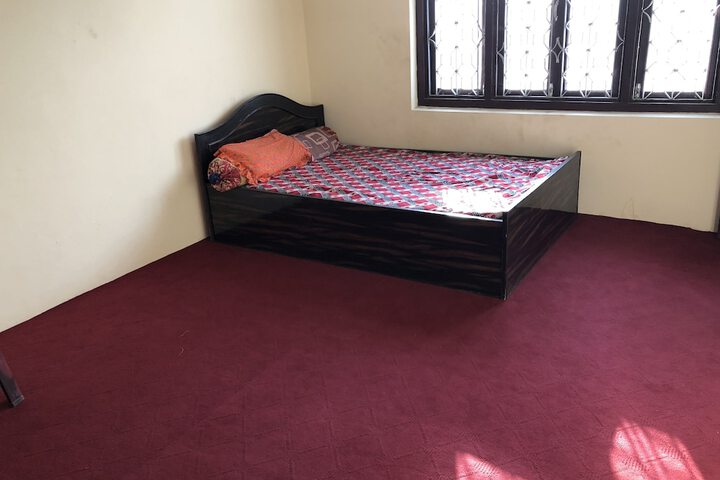 Room 2 of 8