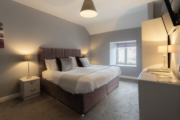 Room 2 of 38