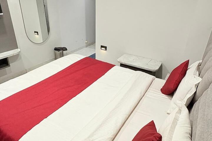 Room 9 of 35