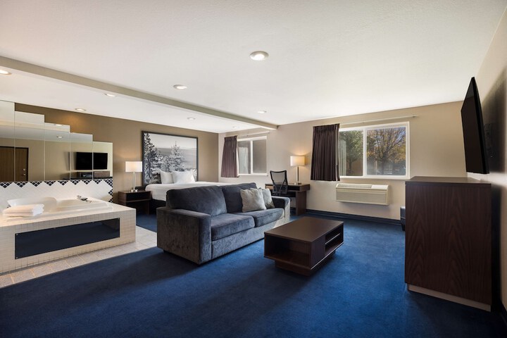 1 King Bed Suite (7 of 10)