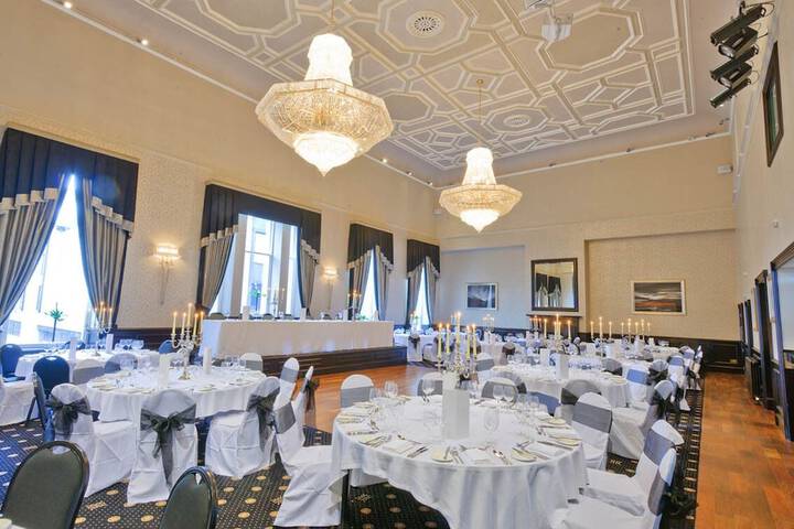 Ballroom/Hall 26 of 31