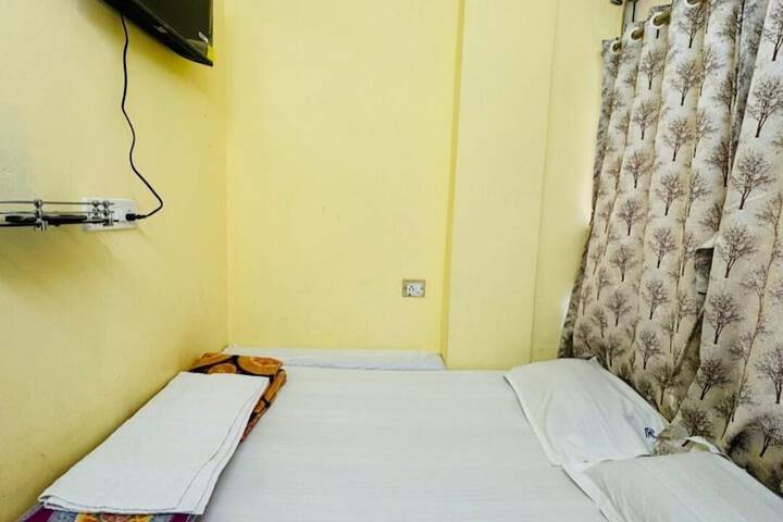 Room 5 of 28