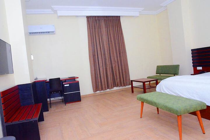 Room 9 of 44