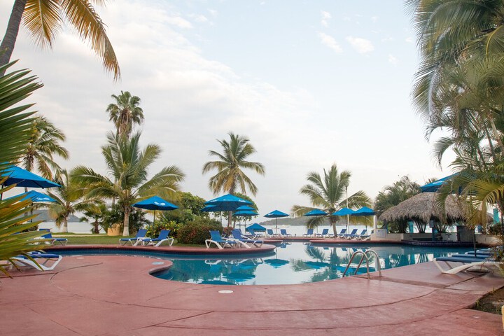 Hotel Pool