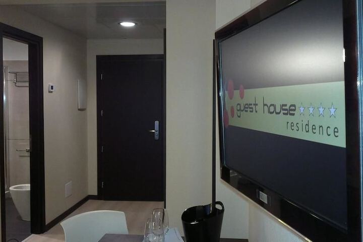 Room 5 of 34