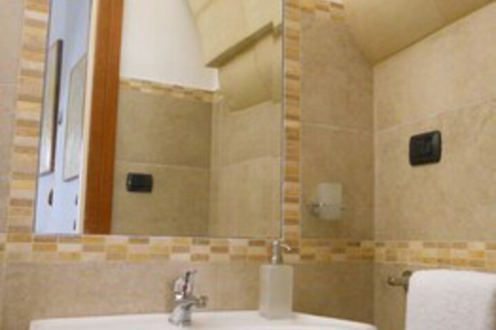 Room 2 of 45