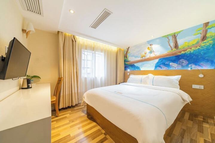 Room 16 of 48