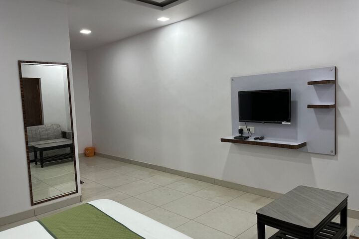 Room 5 of 26