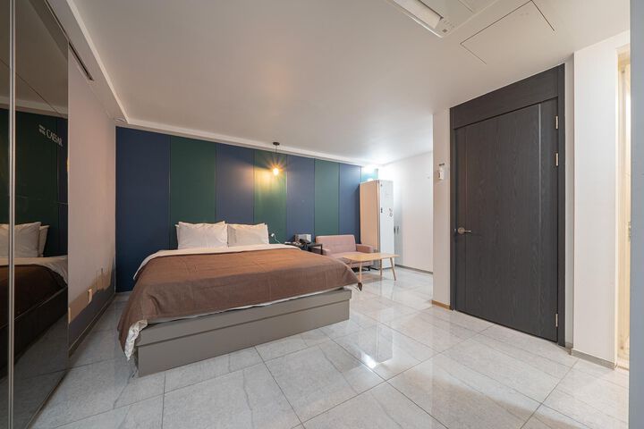 Room 47 of 64