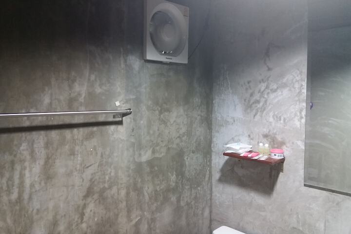 Room 17 of 22