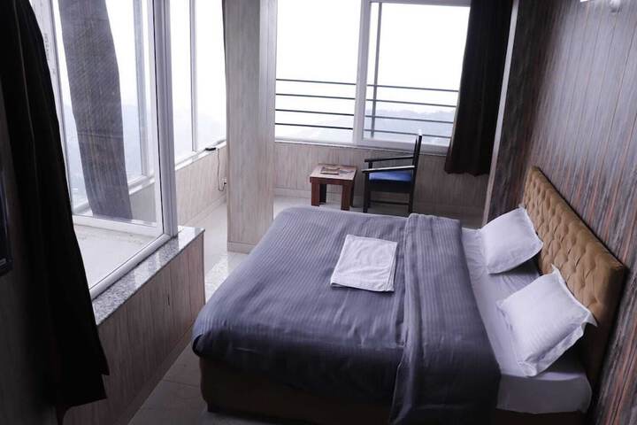 Room 12 of 21