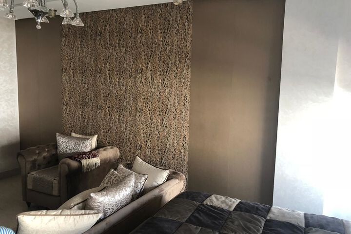 Room 10 of 14