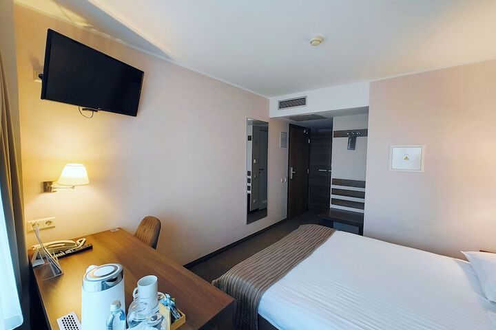 Room 17 of 59
