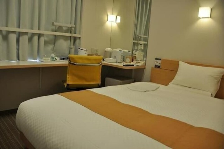 Room 12 of 32