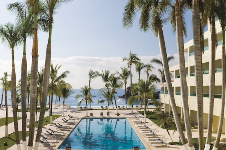 Hotel Pool