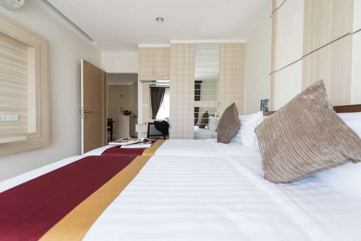 Room 8 of 47