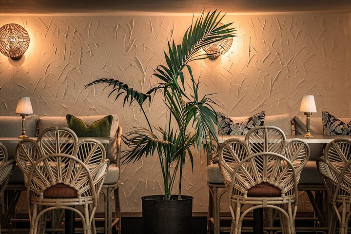 Lounge 43 of 66