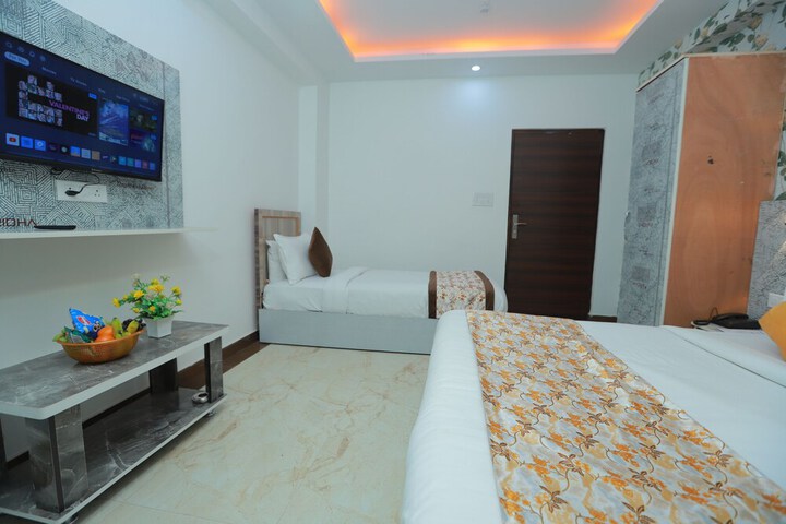 Room 14 of 22