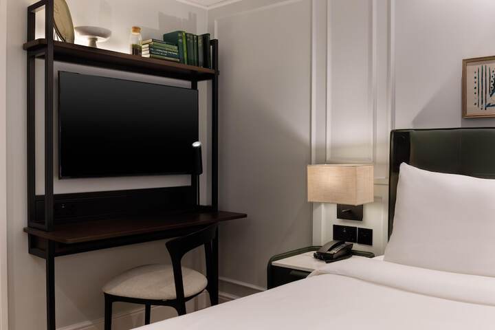 Room 76 of 170