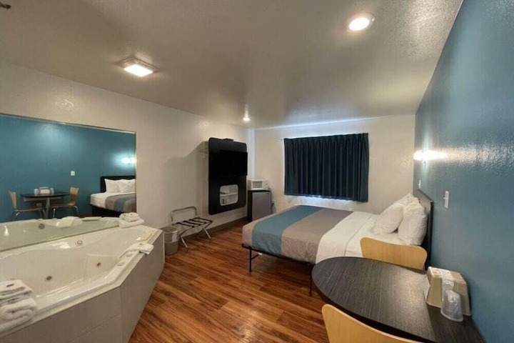 Room 18 of 44