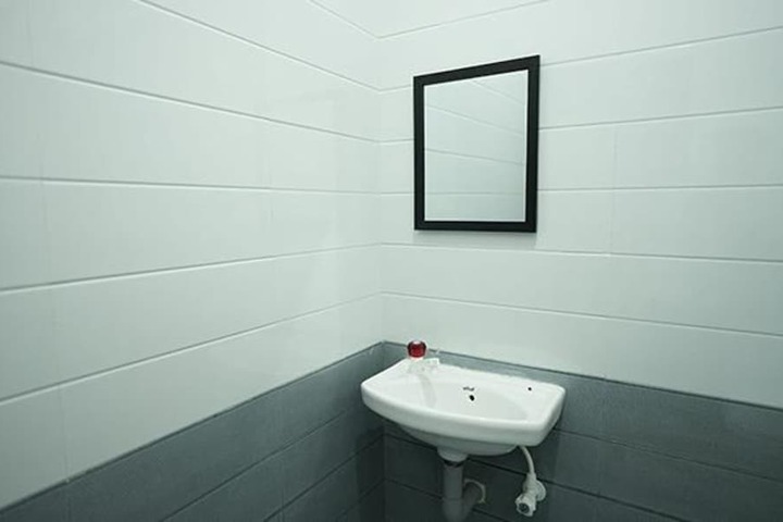 Room 16 of 22