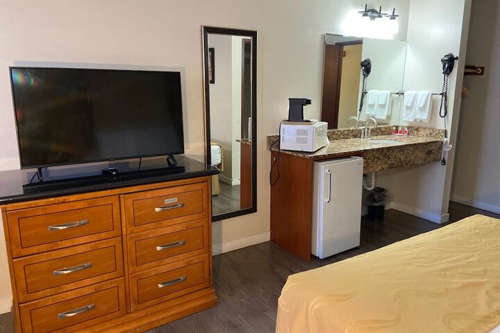 Room 13 of 24