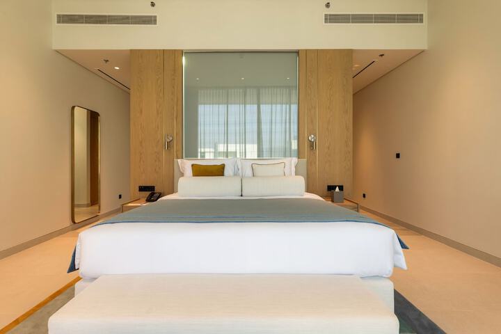 Room 51 of 132