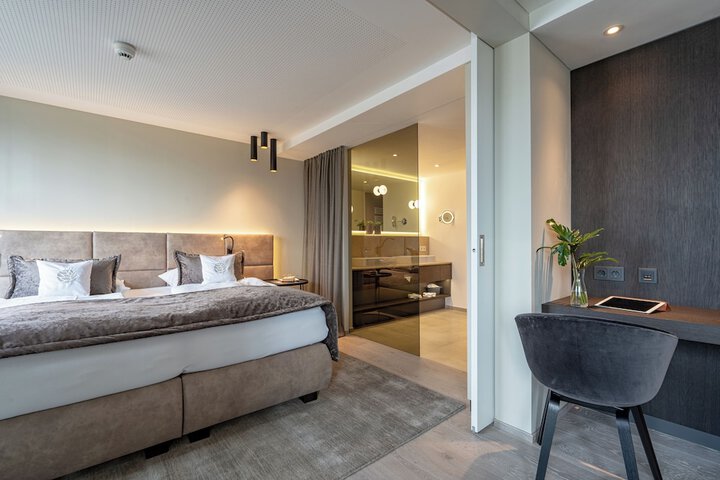 Room 28 of 106