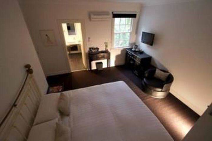 Room 32 of 49