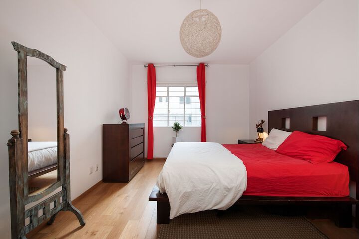 Room 4 of 28
