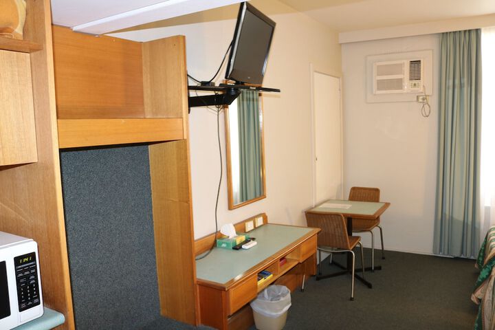 Room 16 of 32