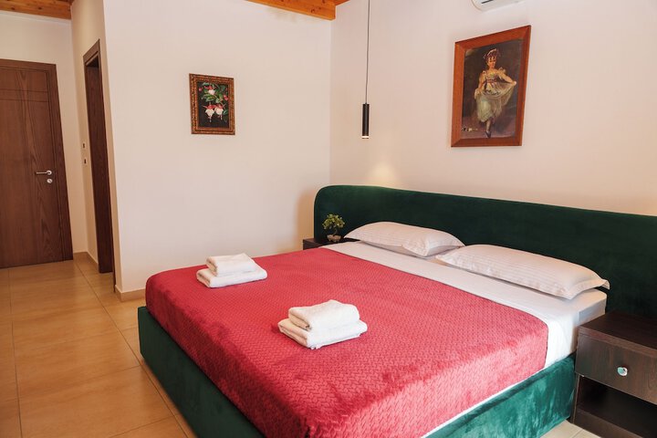 Room 4 of 62