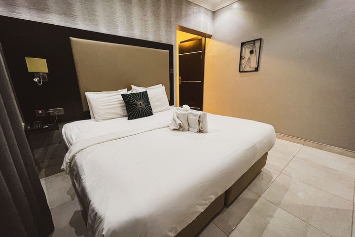 Room 15 of 37