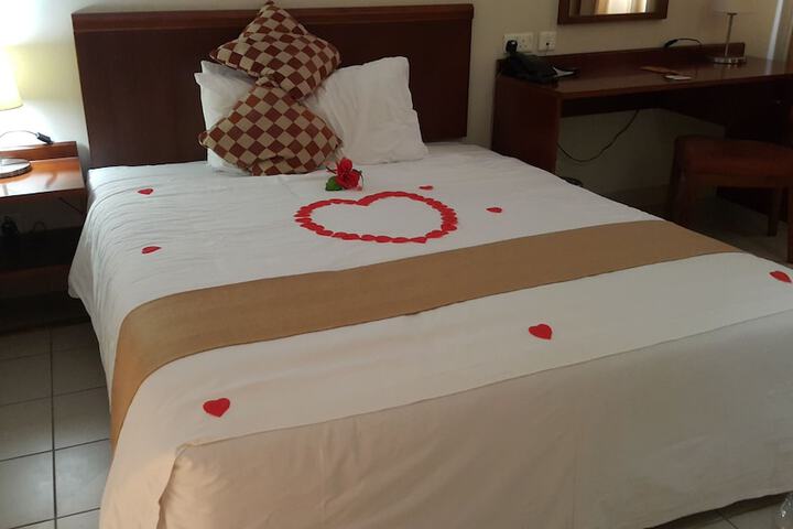 Room 4 of 16