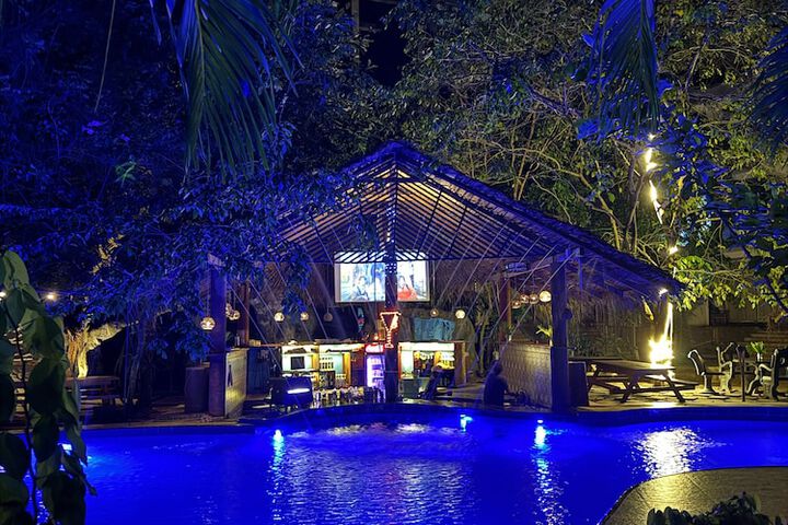 Pool 19 of 33