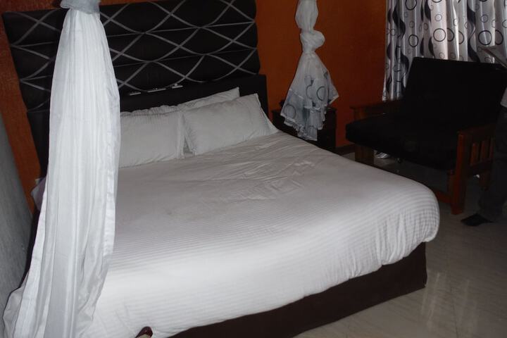 Room 8 of 31