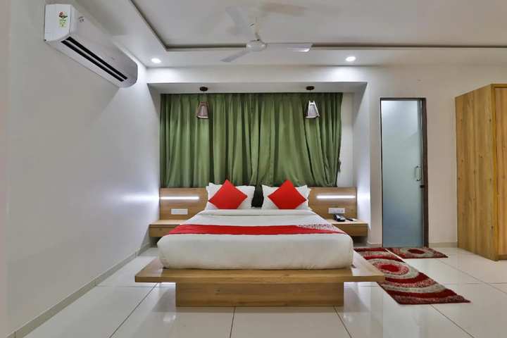 Room 7 of 14